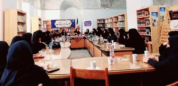 نشست نقد و بررسی کتاب دختر دبیرستان آزادی