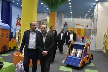 بازدید رئیس سازمان اسناد و کتابخانه ملی ایران از کتابخانه مرکزی تبریز