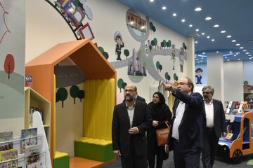 بازدید رئیس سازمان اسناد و کتابخانه ملی ایران از کتابخانه مرکزی تبریز