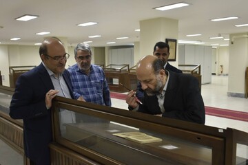 بازدید رئیس سازمان اسناد و کتابخانه ملی ایران از کتابخانه مرکزی تبریز