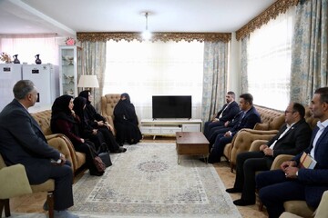 دیدار دبیرکل نهاد با خانواده شهید مدافع وطن توحید مرادی