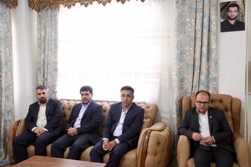 دیدار دبیرکل نهاد با خانواده شهید مدافع وطن توحید مرادی