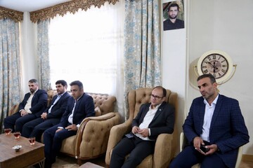 دیدار دبیرکل نهاد با خانواده شهید مدافع وطن توحید مرادی