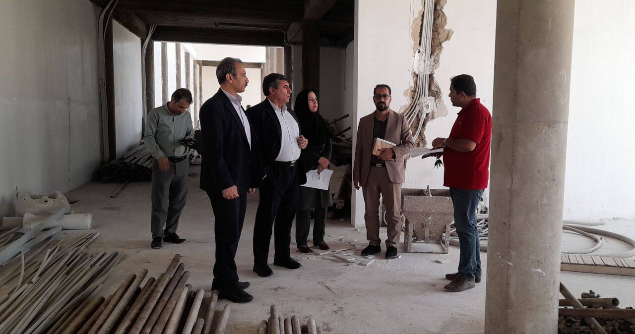 بازدید فرماندار دورود از پروژه کتابخانه شماره ۲ شهرستان