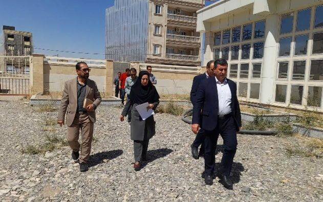 بازدید فرماندار دورود از پروژه کتابخانه شماره ۲ شهرستان