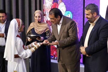 تقدیر از برگزیدگان سومین دوسالانه قصه گویی نهال امید
