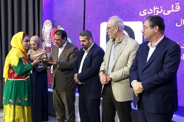 تقدیر از برگزیدگان سومین دوسالانه قصه گویی نهال امید