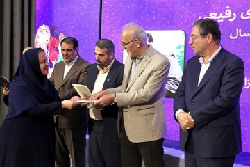 تقدیر از برگزیدگان سومین دوسالانه قصه گویی نهال امید