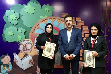 تقدیر از برگزیدگان سومین دوسالانه قصه گویی نهال امید