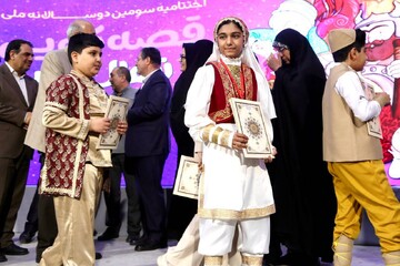 تقدیر از برگزیدگان سومین دوسالانه قصه گویی نهال امید