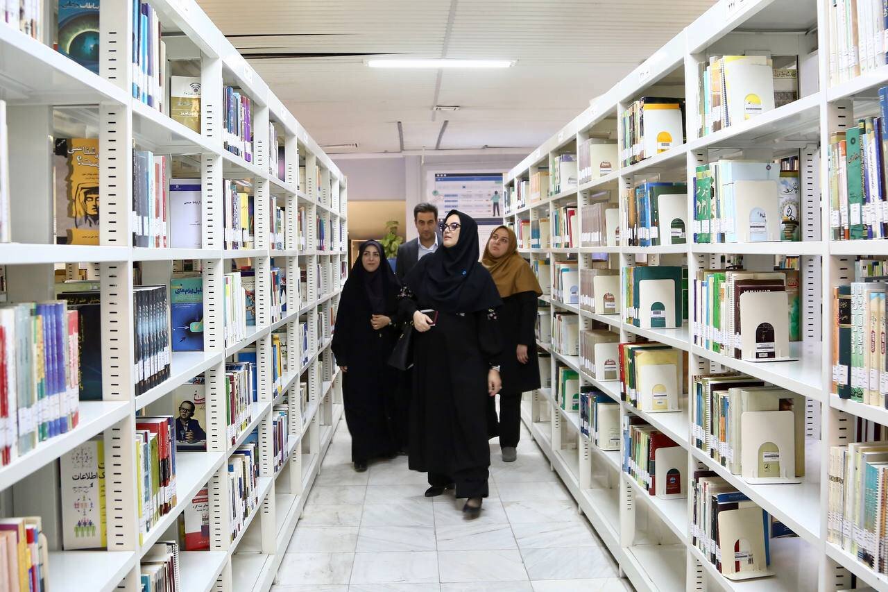 بازدید دبیرکل نهاد از کتابخانه مرکزی ارومیه