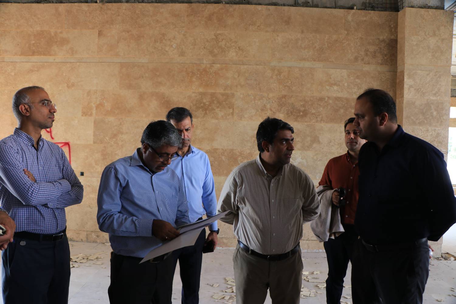 بازدید معاون هماهنگی امور عمرانی استانداری هرمزگان از پروژه کتابخانه مرکزی بندرعباس