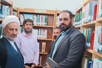 دیدار در کتابخانه آل یاسین