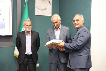 آیین رونمایی از کتاب «تاریخ ادبیات منثور یزد»