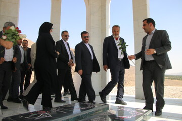 حضور در یادمان شهدای کمنام خفر و شرکت در جلسه شورای اداری خفر