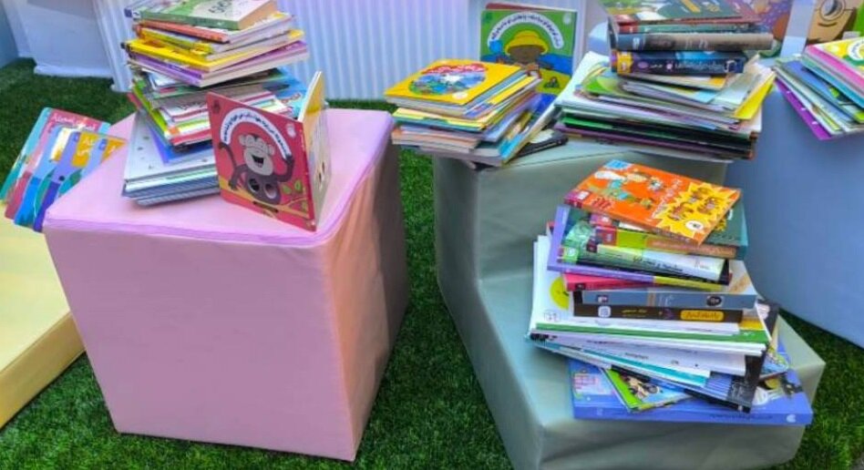 اهدا کتاب به ارزش ۴۰۰ میلیون ریال به کتابخانه پروین اعتصامی