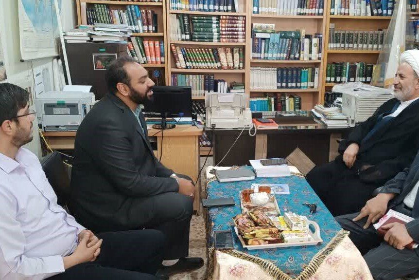 دیدار سرپرست ادارهکل کتابخانههای عمومی اصفهان با عضو ناظر مجلس در هیئت امنای کتابخانههای عمومی کشور