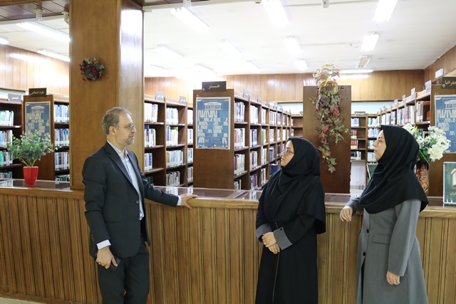بازدید مدیرکل کتابخانه‌های عمومی سمنان از کتابخانه‌ عمومی شهید شاه‌چراغی دامغان