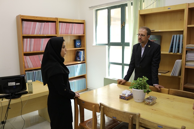 بازدید مدیرکل کتابخانه‌های عمومی سمنان از کتابخانه‌ عمومی شهید شاه‌چراغی دامغان
