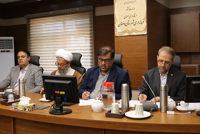 کلنگ‌زنی زمین کتابخانه عمومی استاندارد در دامغان، همزمان با آغاز هفته کتاب