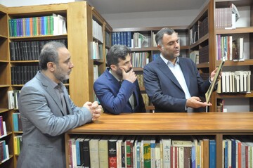 بازدید نمایندگان صومعه سرا و رشت از کتابخانه مرکزی رشت