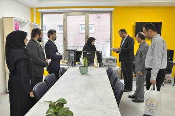 بازدید نمایندگان صومعه سرا و رشت از کتابخانه مرکزی رشت