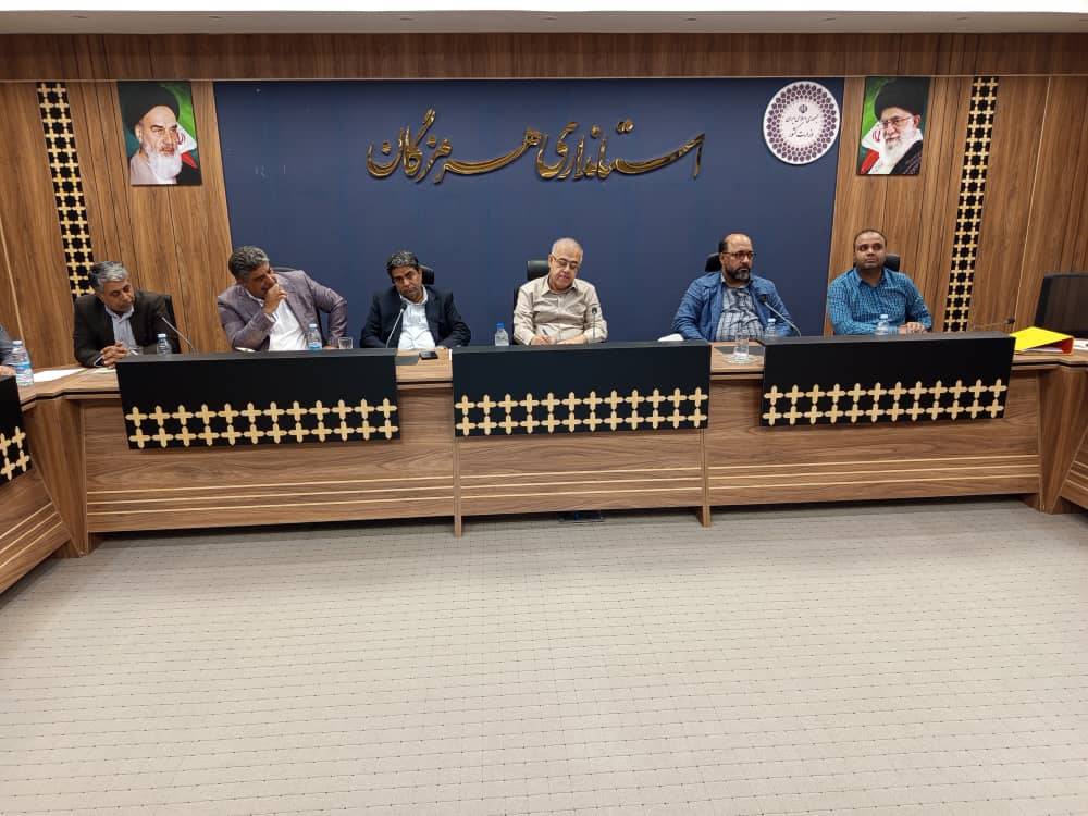 جلسه بررسی پروژه کتابخانه مرکزی بندرعباس با حضور استاندار هرمزگان برگزار شد