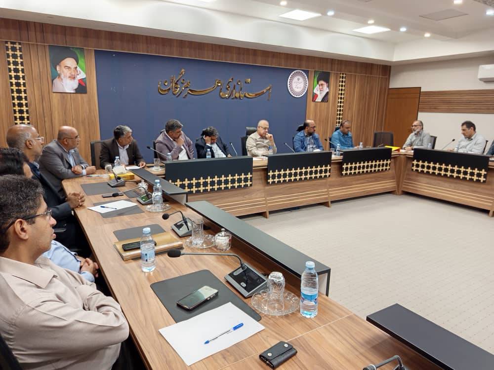 جلسه بررسی پروژه کتابخانه مرکزی بندرعباس با حضور استاندار هرمزگان برگزار شد