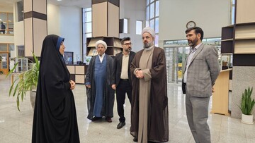 بازدید حجت الاسلام و المسلمین طاهری سرپرست ستادامر به معروف و نهی از منکرکشور از کتابخانه موسوی گلشهرزنجان