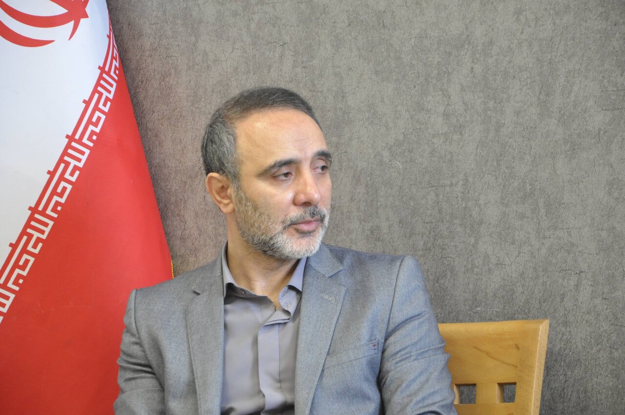 نمایندگان صومعهسرا و رشت از کتابخانه مرکزی رشت بازدید کردند