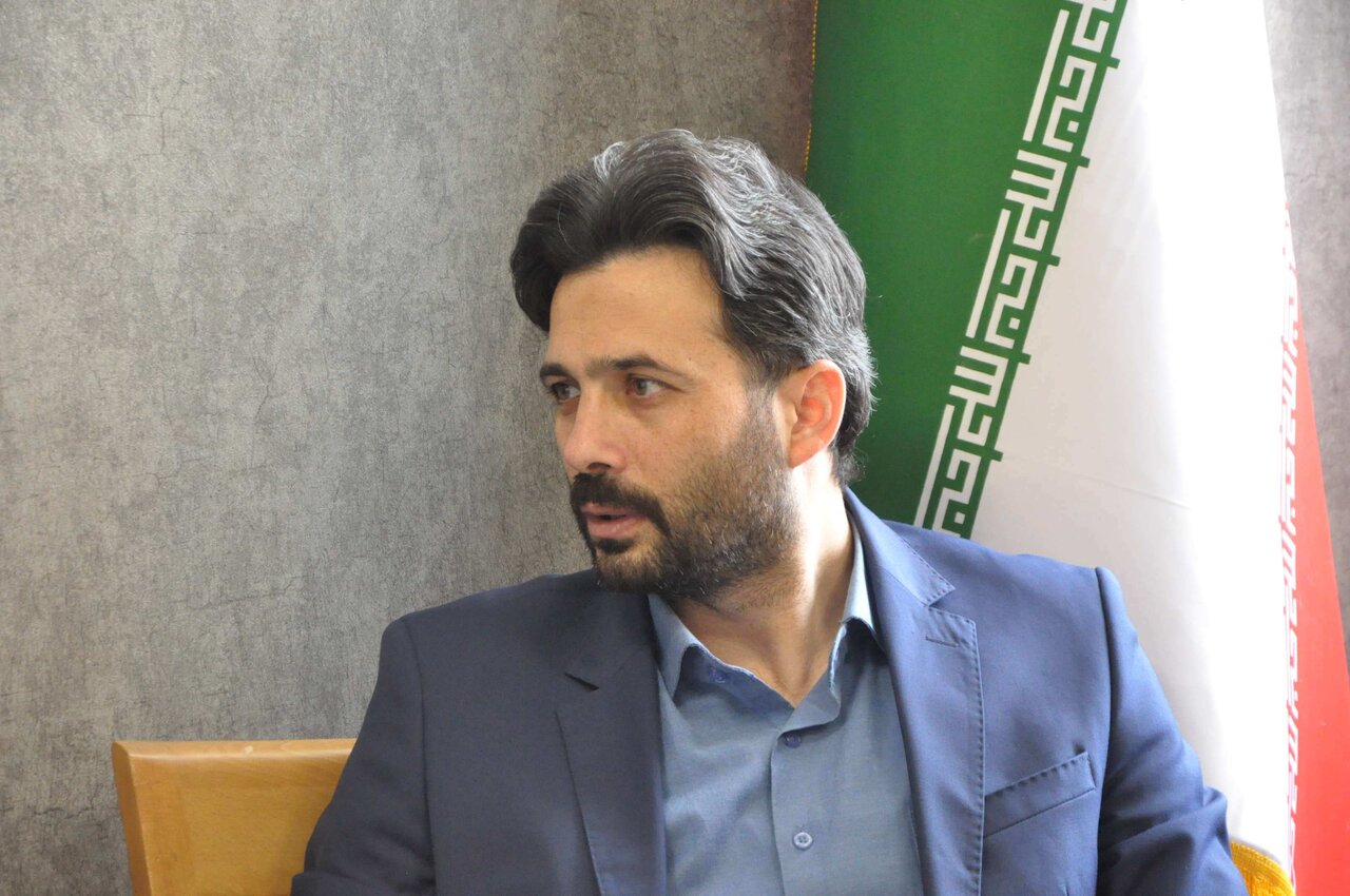 نمایندگان صومعهسرا و رشت از کتابخانه مرکزی رشت بازدید کردند