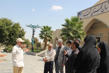 غبارروبی و عطرافشانی مزار شهدا