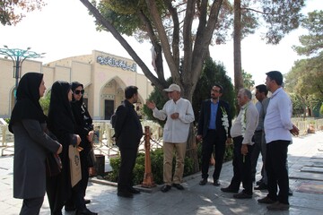 غبارروبی و عطرافشانی مزار شهدا