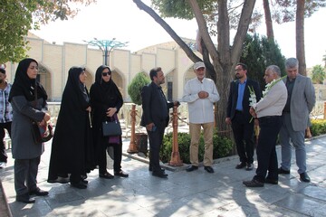 غبارروبی و عطرافشانی مزار شهدا