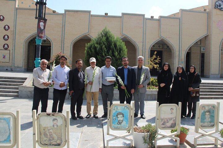 غبارروبی و عطرافشانی مزار شهدا