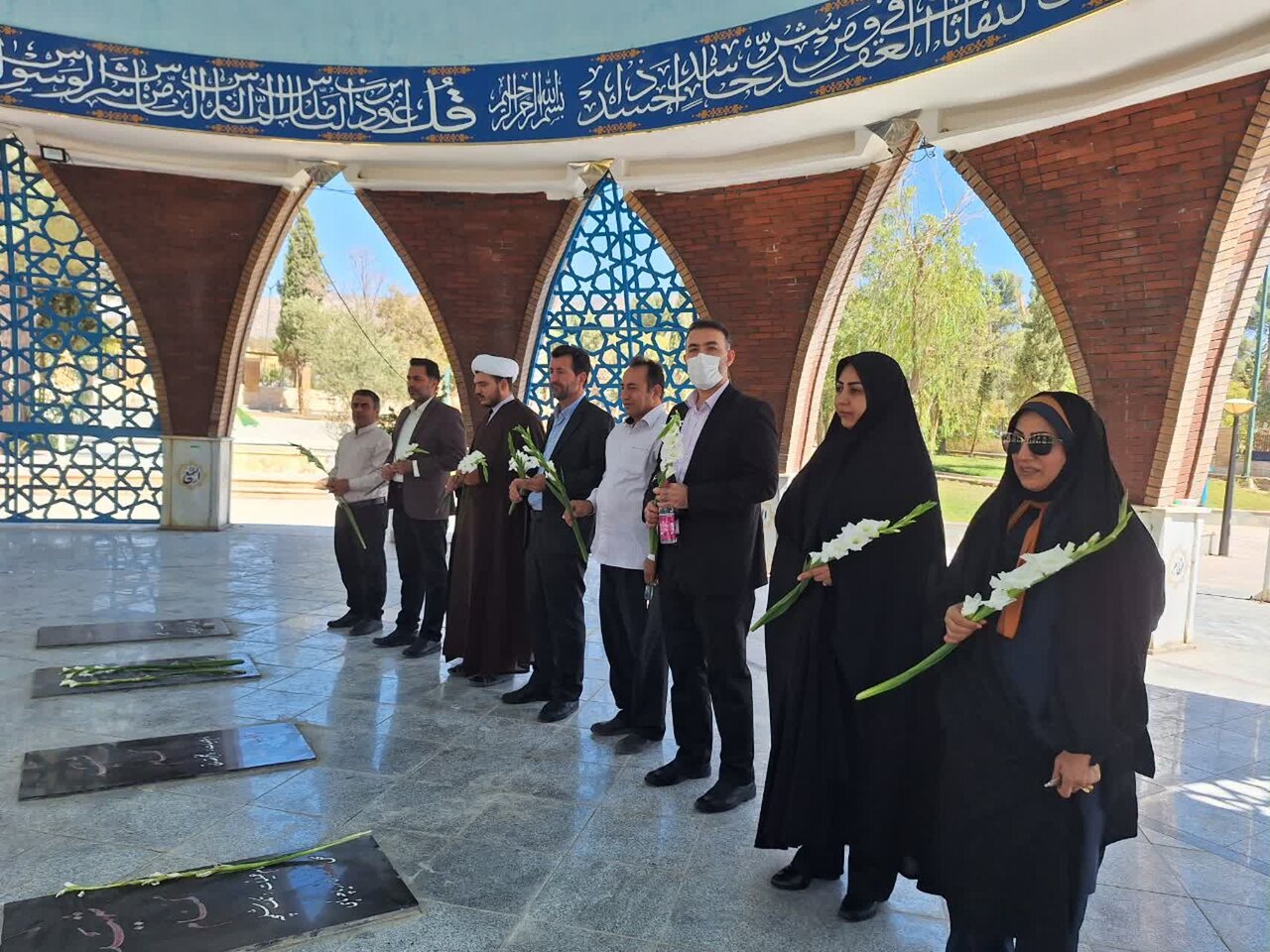 تجدید میثاق کارکنان اداره‌کل کتابخانه‌های عمومی ایلام با شهدا