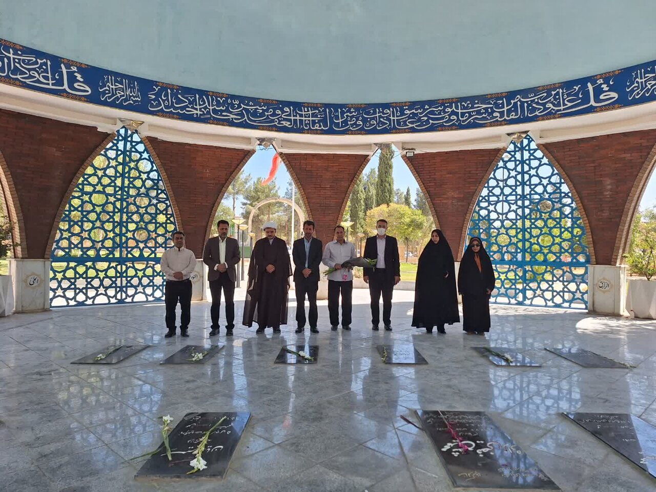 تجدید میثاق کارکنان ادارهکل کتابخانههای عمومی ایلام با شهدا