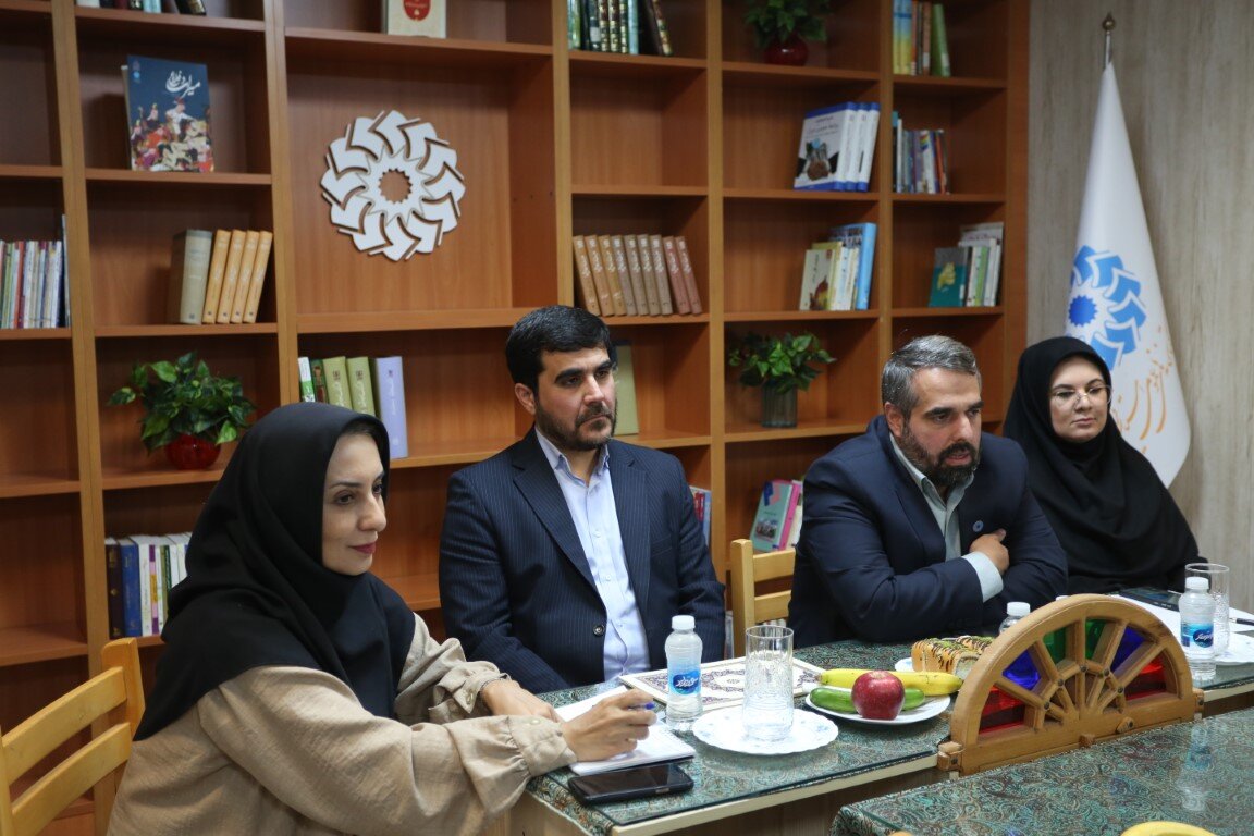 معرفی خدمات متنوع کتابخانه‌های عمومی، باید سرلوحه کارها باشد