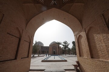 تجدید بیعت با آرمان‌های شهدا با حضور دبیرکل نهاد در گلزار شهدای اردکان