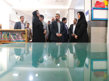 بازدید از کتابخانه روح‌الله