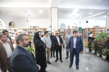 بازدید از کتابخانه روح‌الله