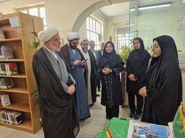 بازدید نماینده ولی فقیه کردستان از کتابخانه شهید مومنی 6