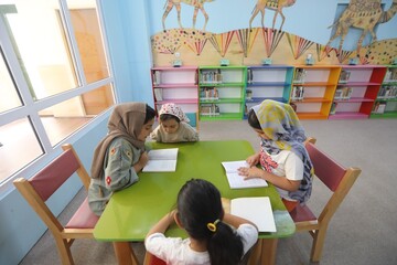 بازدید از کتابخانه عمومی آذریزدی