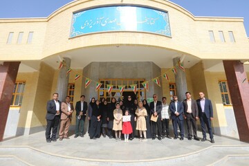 بازدید از کتابخانه عمومی آذریزدی