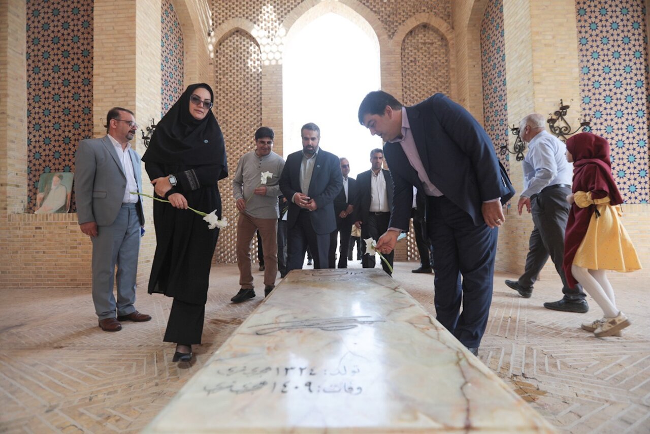 از راه‌اندازی شصت‌وهفتمین کتابخانه سیار کشور تا تجدید بیعت با آرمان‌های شهدا/ افتتاح، بازگشایی و بازدید از ۹ کتابخانه عمومی