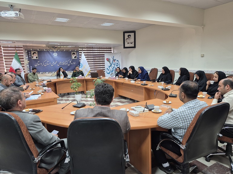 نشست کتابخوان با محوریت دفاع مقدس در ادارهکل کتابخانههای عمومی کردستان برگزار شد