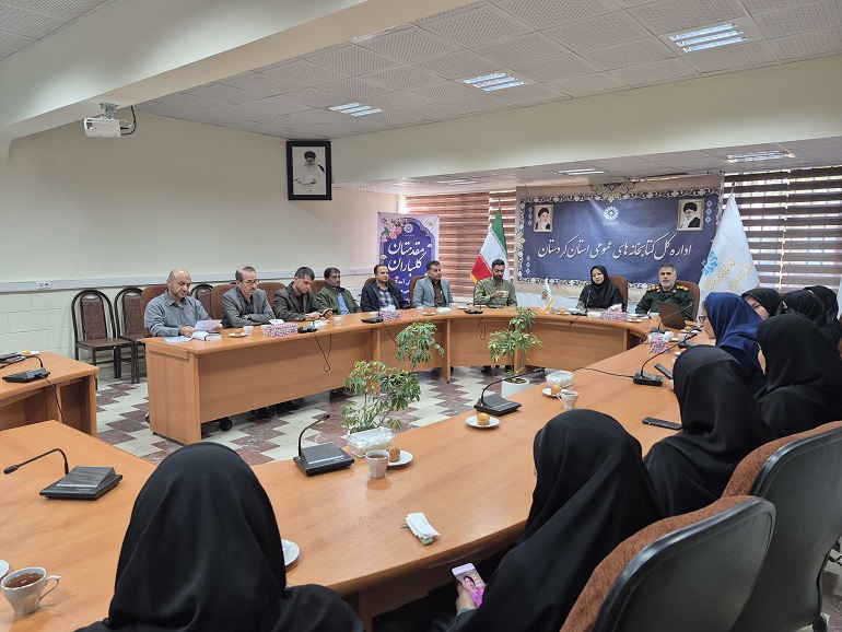 نشست کتاب‌خوان با محوریت دفاع مقدس در اداره‌کل کتابخانه‌های عمومی کردستان برگزار شد