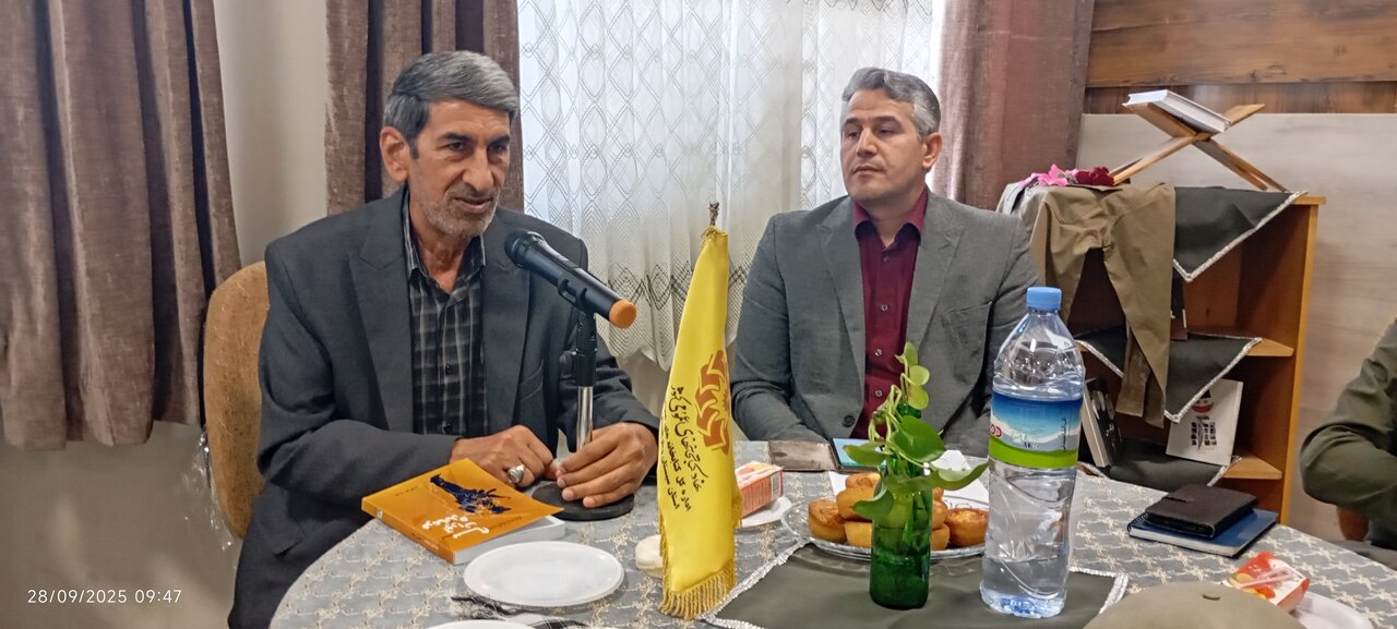 نشست معرفی کتاب و روایتگری دوران دفاع مقدس در کتابخانه عمومی امام حسین(ع) زاهدان