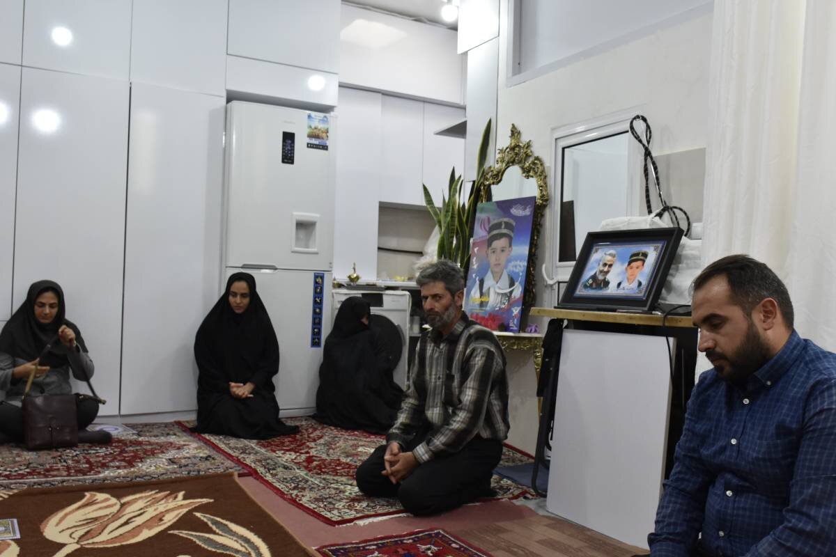 مدیرکل کتابخانه‌های عمومی آذربایجان شرقی با خانواده شهدای ۶ و ۷ ساله تهاجم رژیم صهیونیستی دیدار کرد