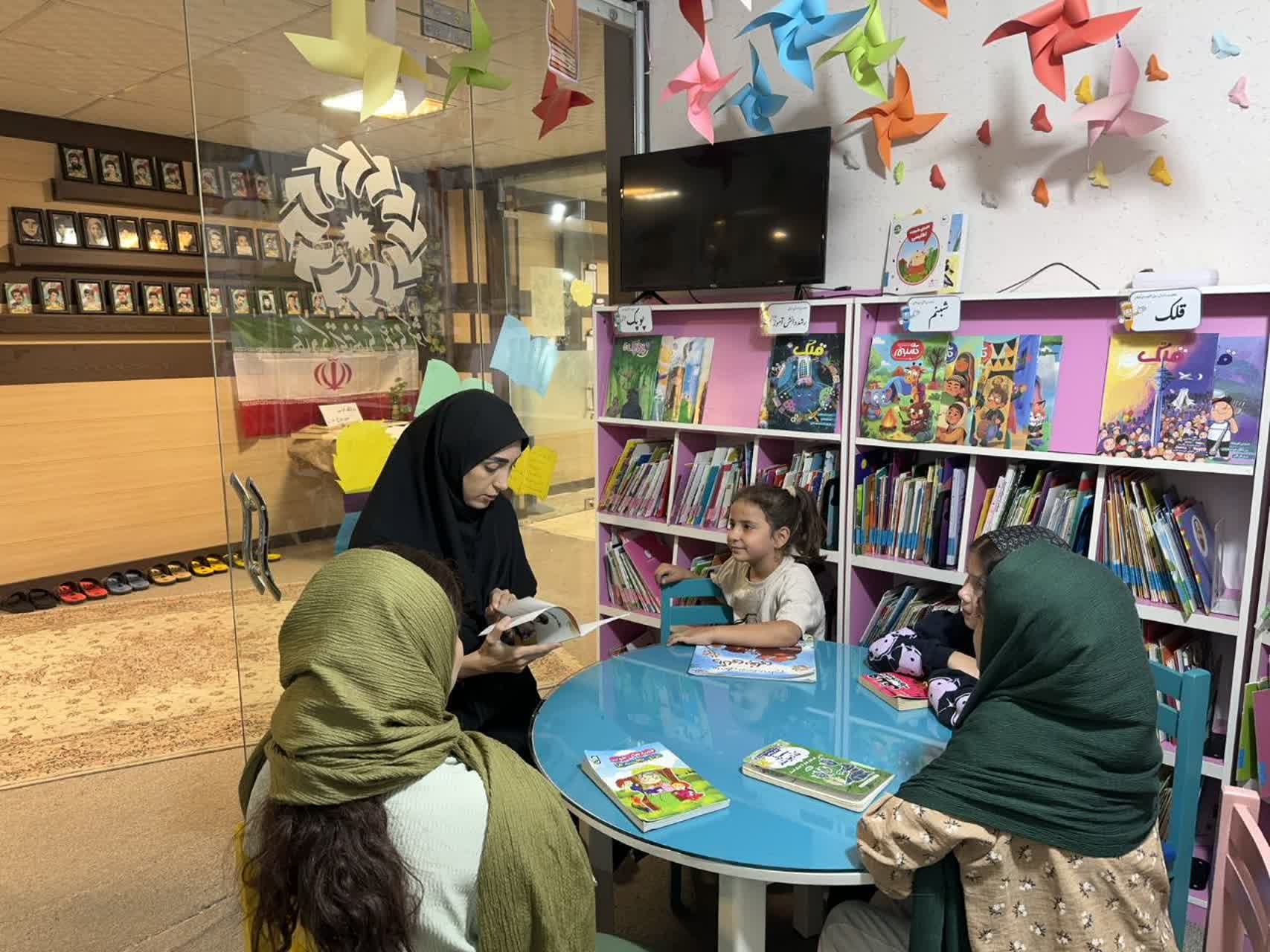 گرامیداشت هفته دفاع مقدس در کتابخانههای عمومی استان مرکزی